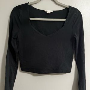Cropped long sleeve black shirt
